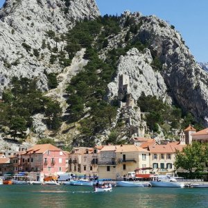Dalmatien: Omis> Blick auf die Burg Mirabela