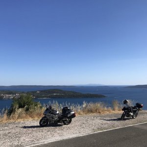 Dalmatien: ROGOZNICA>Rast mit den Motorrädern