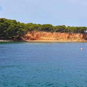 Roter Felsstrand auf Vrgada