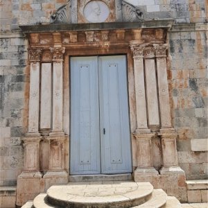 Kirchentür in Stari Grad
