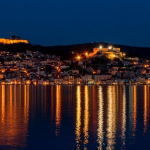 Dalmatien: SIBENIK > Stadtansicht bei Nacht