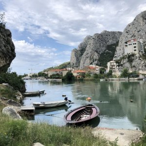 Dalmatien : Omiš > bebaute Berghänge
