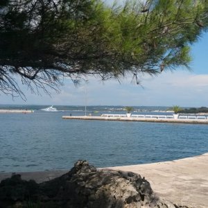Istrien: BRIJUNI > ankernde Schiffe in der Adria