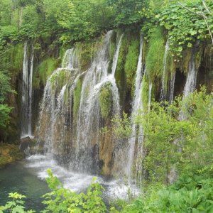 Landesinnere: PLITVICER SEEN > 2016 Wasserfall.JPG