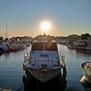 Dalmatien: PIROVAC > Abendsonne und Boot.jpg
