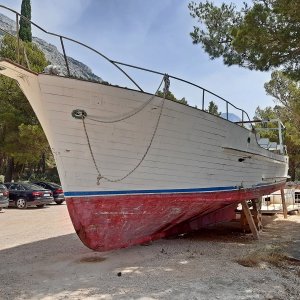 Holzboot nahe Omis 2022_2.jpg