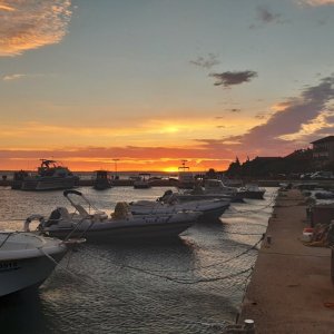 Dalmatien: STARIGRAD PAKLENICA > Wolken am Hafen.jpg