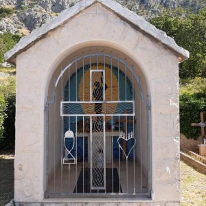 Dalmatien: Omis > kleine Kapelle