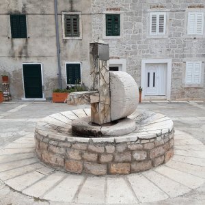 Prvic Luka Brunnen.jpg