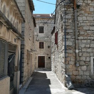 102_7 Kastele.jpg