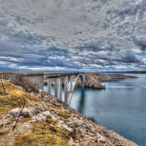 Brücke verbindet die Insel Pag mit dem Festland full