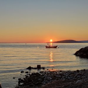 Sonnenuntergang in Zaostrog, im Hintergrund Insel Hvar_klein.jpg