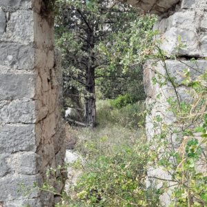 Durchblick Crkva Gospe od Prizidnice auf Ciovo 2.jpg