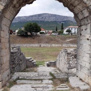 Durchblick Salona 2.jpg