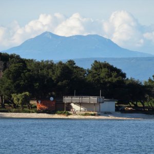 Der Vojak mit Wolken vom Hafen aus