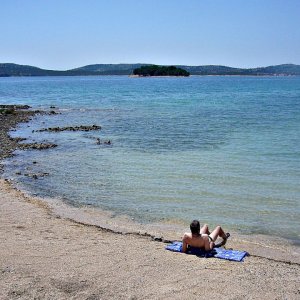 Dalmatien>Einsamer Strand bei Pirovac