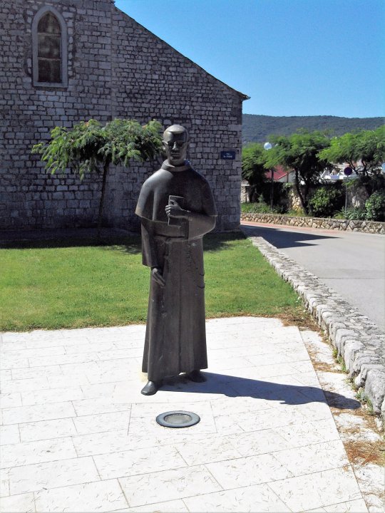 113 Kirche Hl, Franziskus.JPG