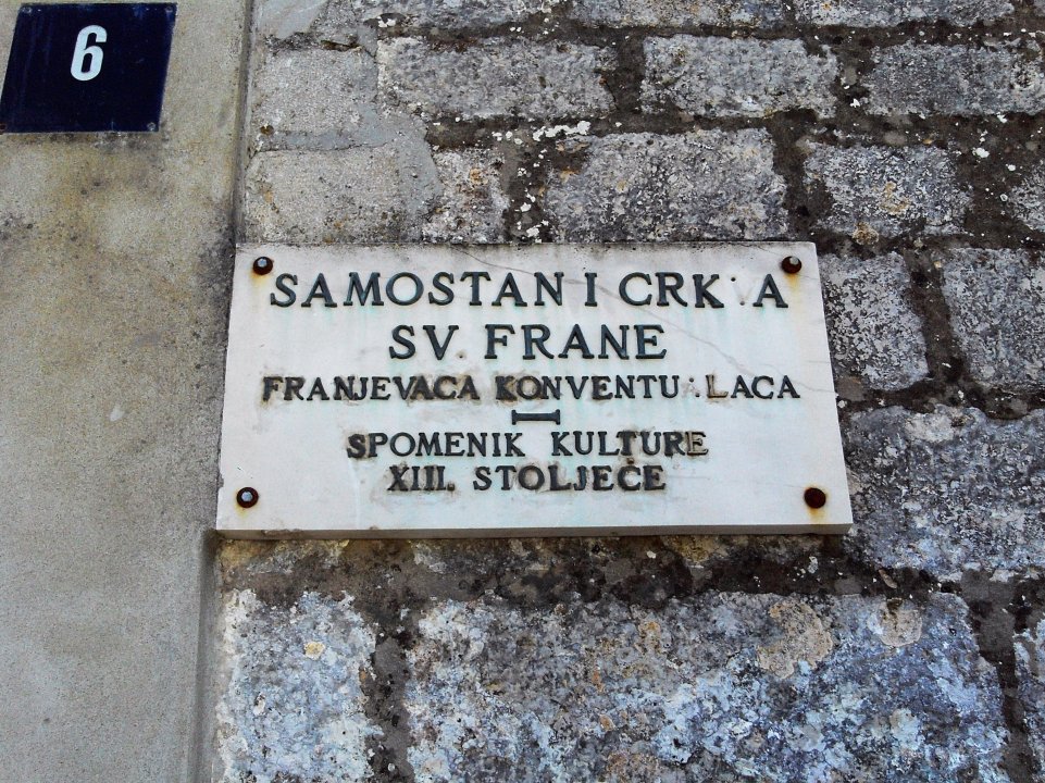 117 Kirche Hl, Franziskus.JPG