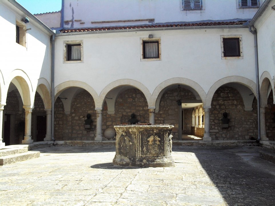 119 Kirche Hl, Franziskus.JPG