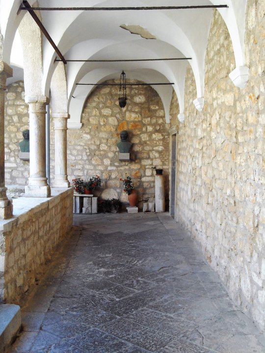 122 Kirche Hl, Franziskus.JPG