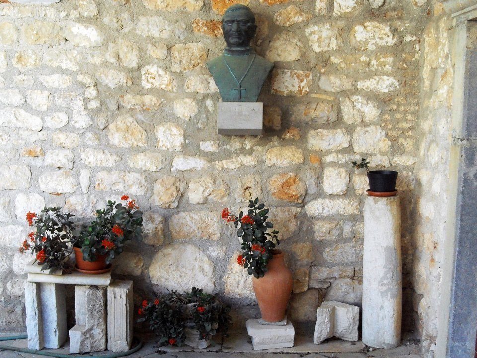 123 Kirche Hl, Franziskus.JPG