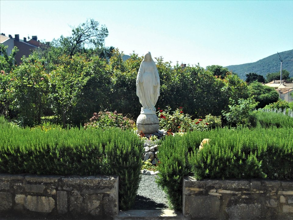 130 Kirche Hl, Franziskus.JPG