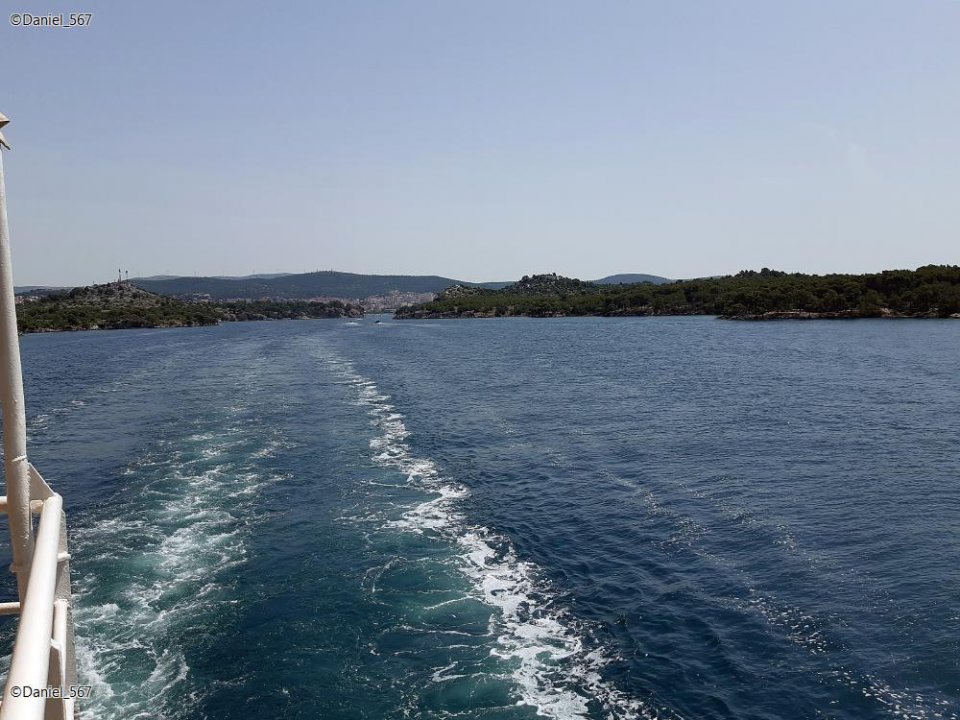 16_Schifffahrt Sibenik Zirje.jpg