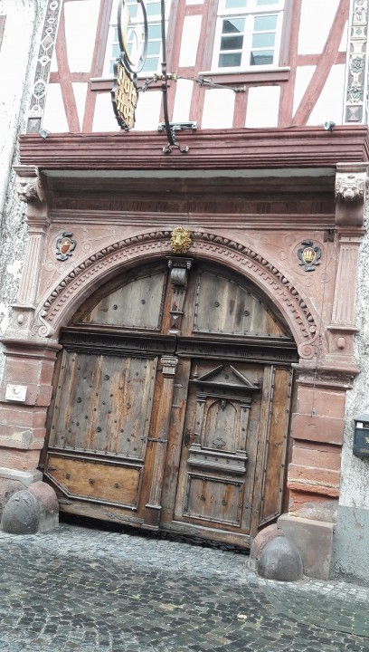 Alter Posthof  Bacharach Eingangstor.jpg