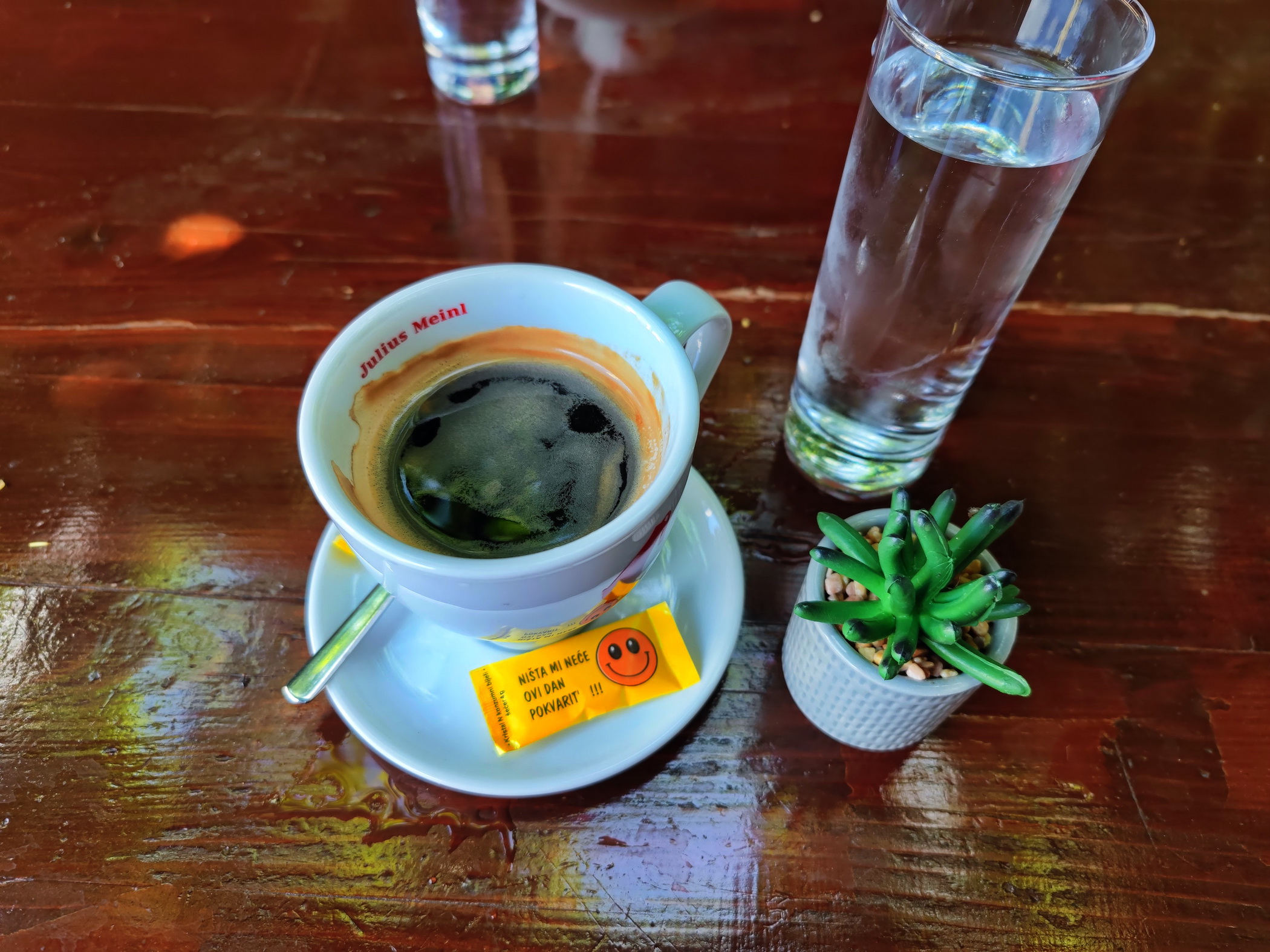 Dalmatien: Airport TROGIR > Americano