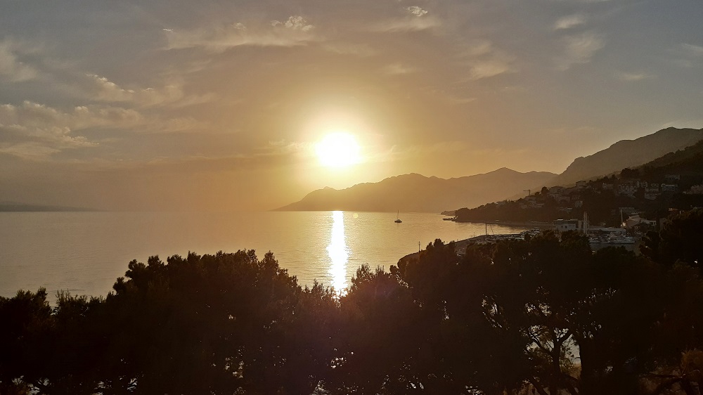 Dalmatien: Baska Voda > Schiff im Sonnenuntergang.jpg