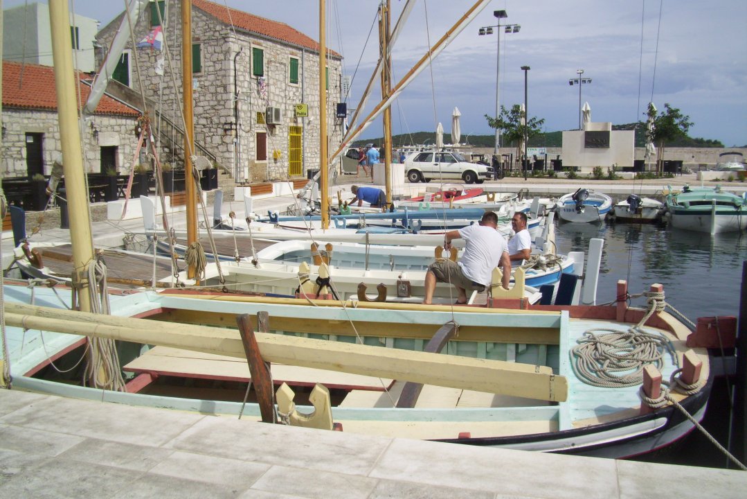 Dalmatien: BETINA auf der Insel Murter > Hafen