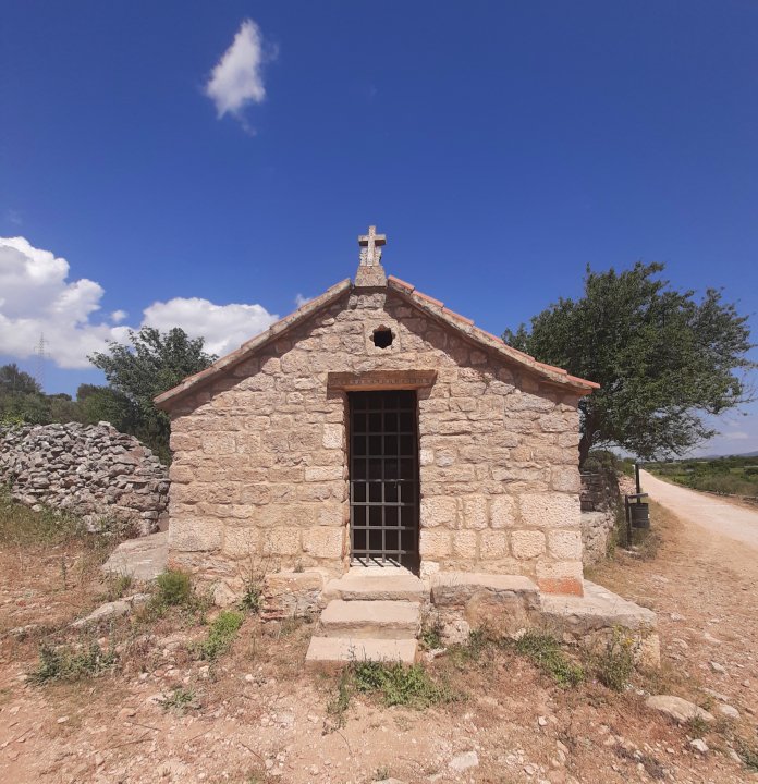 Dalmatien: INSEL HVAR > kleine Kapelle