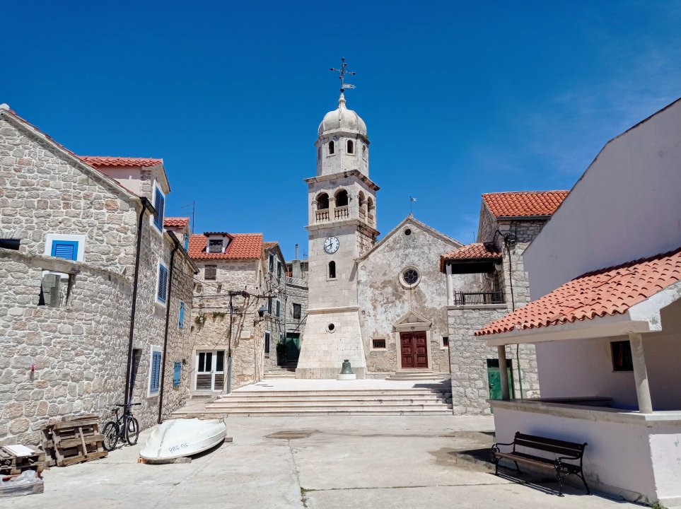 Dalmatien: Insel Prvic> Sepurine