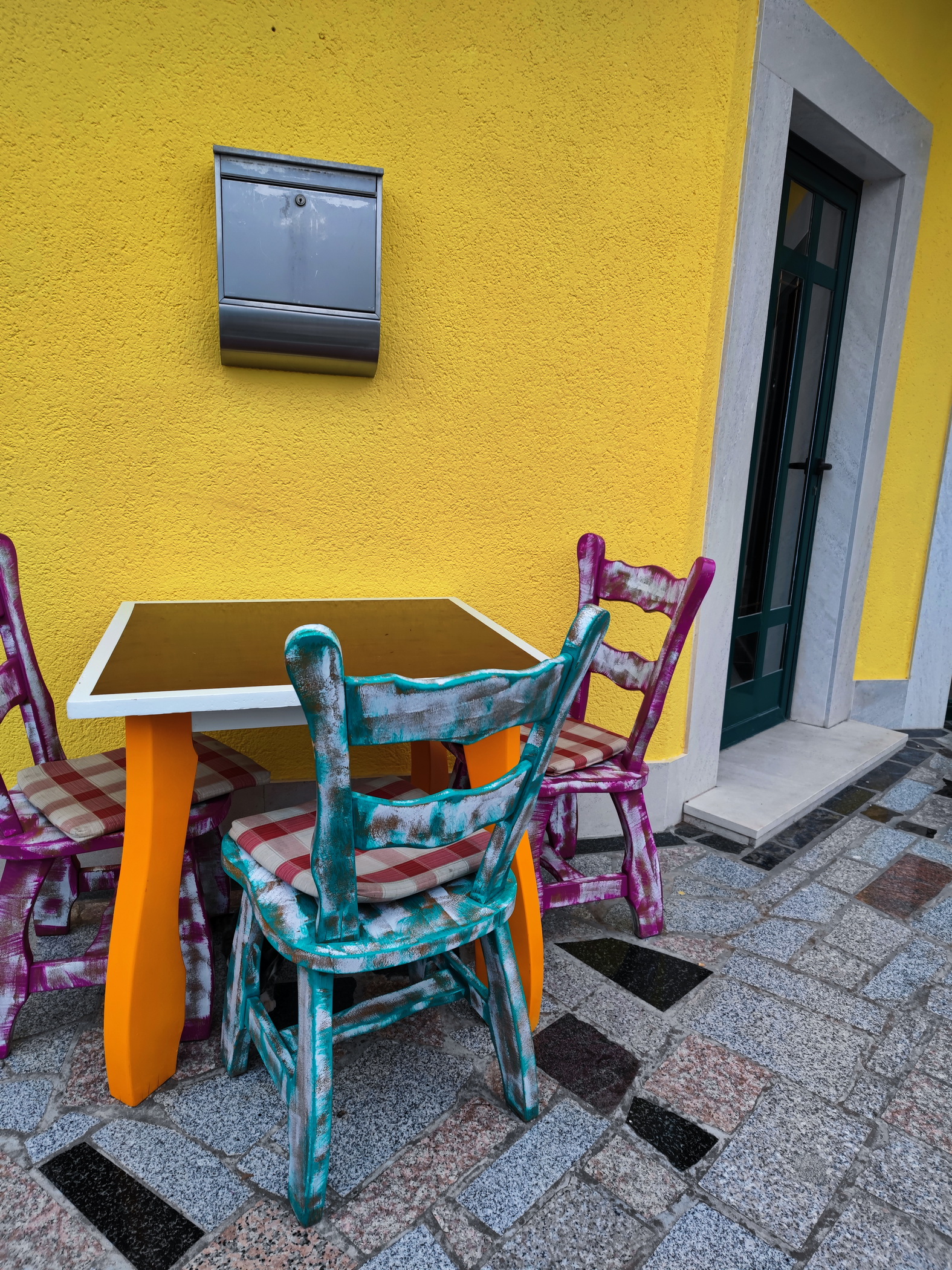 Dalmatien: KASTELA > grüner Stuhl