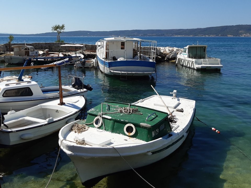 Dalmatien: KASTELA > Grünes Boot.jpg