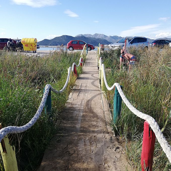 Dalmatien: Komin > Beach-Bar an der Neretva-Mündung