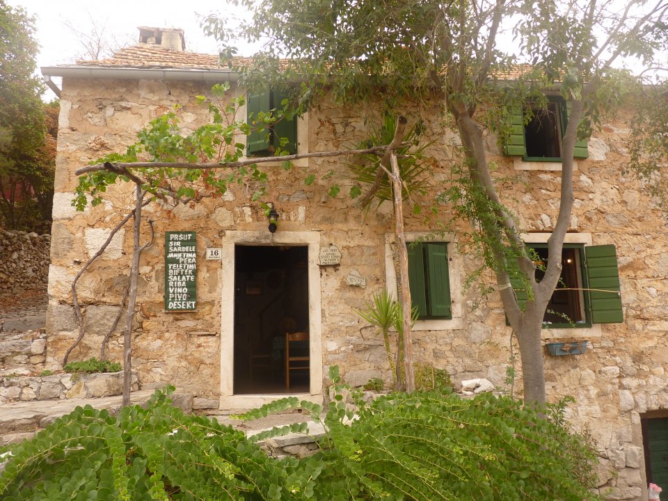 Dalmatien: MALO GRABLJE > Konoba Stori Komin