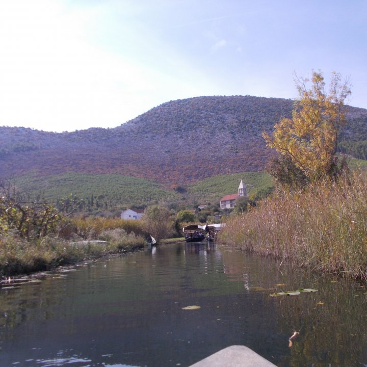 Dalmatien > Momici > Fahrt auf Seitenarm der Neretva