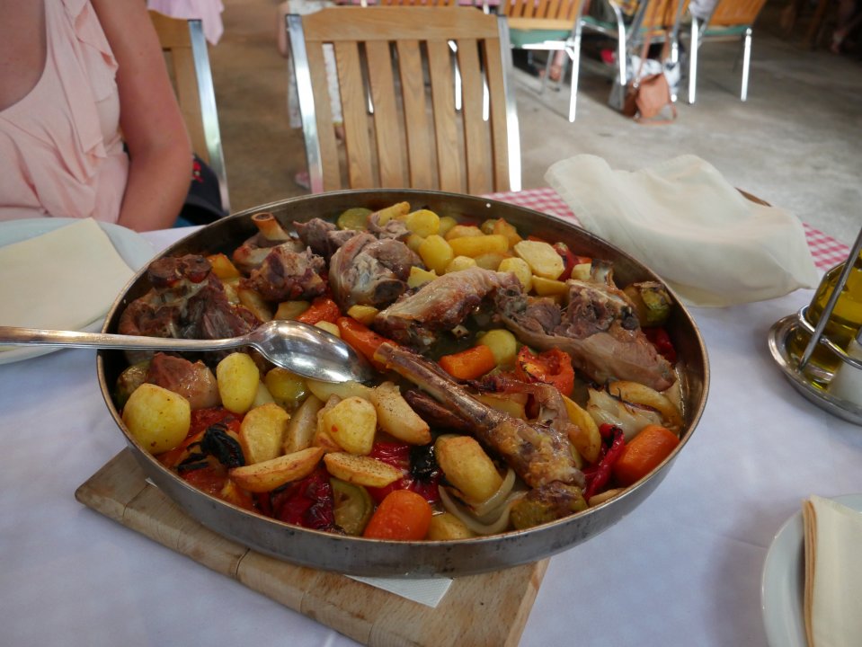 Dalmatien: MURTER > Peka in der Gostionica Mate