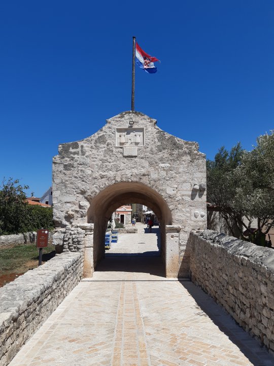 Dalmatien: NIN > Stadttor.jpg