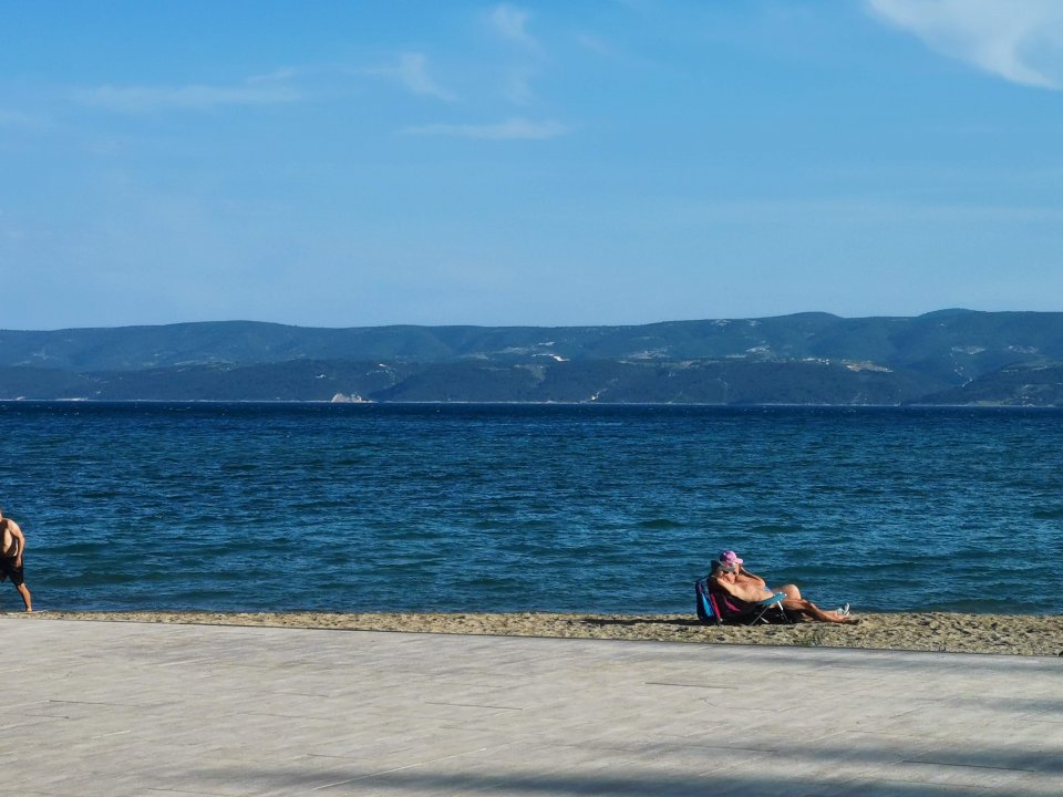 Dalmatien: Omis > Plaza Galeb