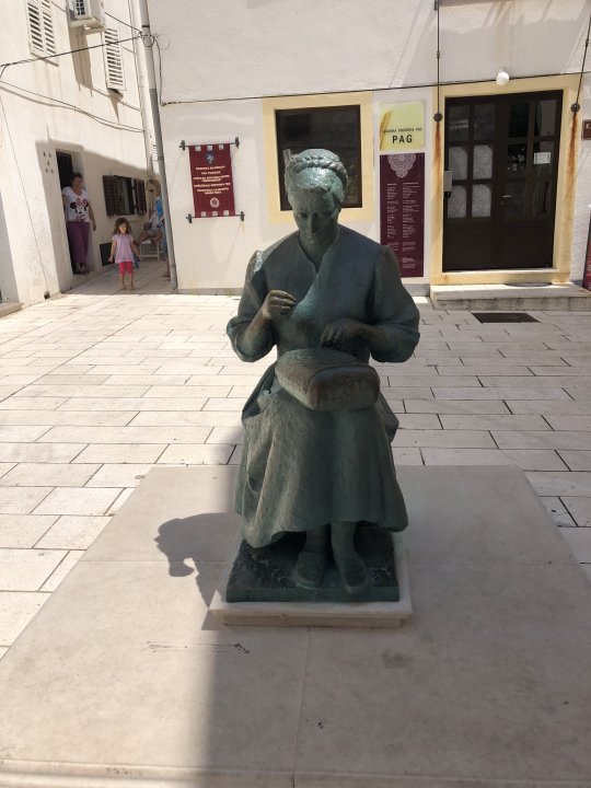 Dalmatien: Pag > Spitzenklöpplerin