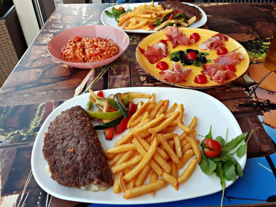 Dalmatien: PIROVAC > Konoba.jpg