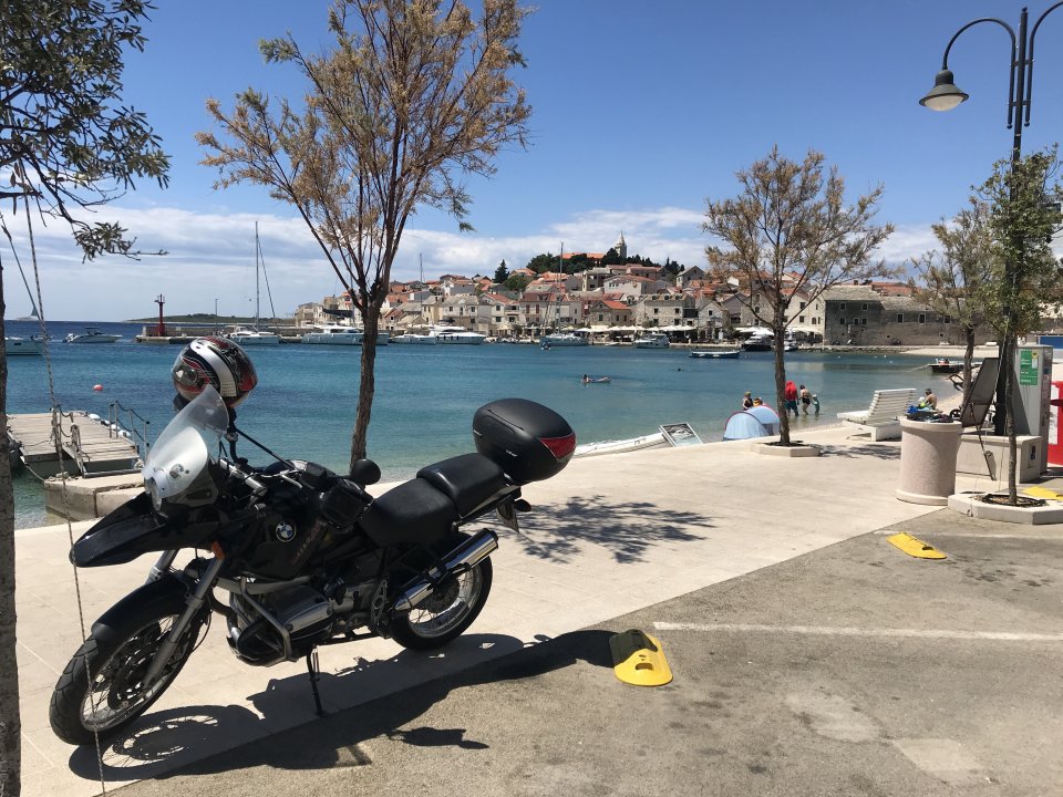 Dalmatien: Primosten > Motorrad > Strand
