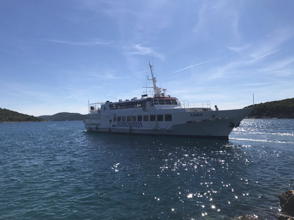 Dalmatien: PRVIC SEPURINE>Fähre