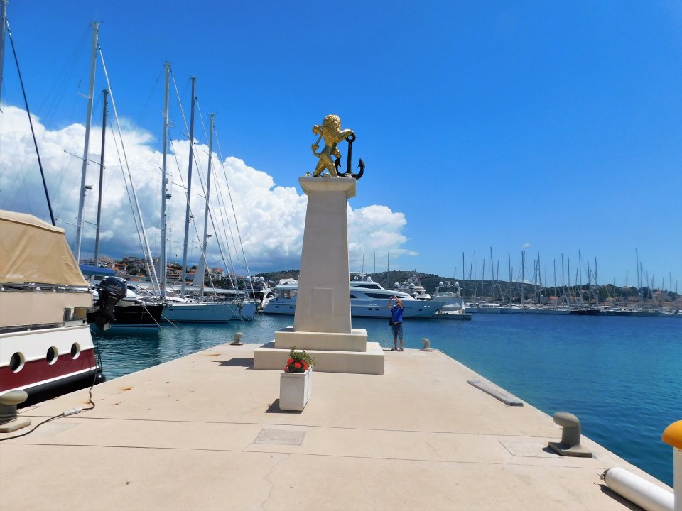 Dalmatien: Rogoznica> Hafen Frapa