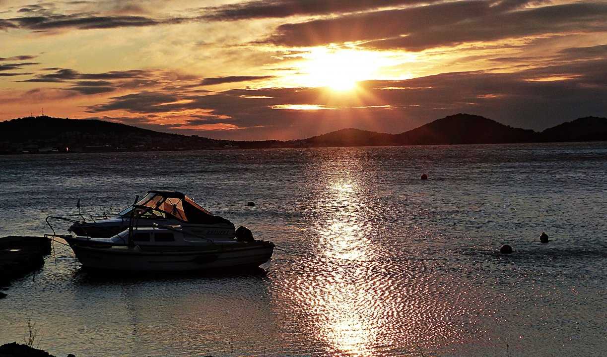 Dalmatien>Schiffe im Sonnenuntergang