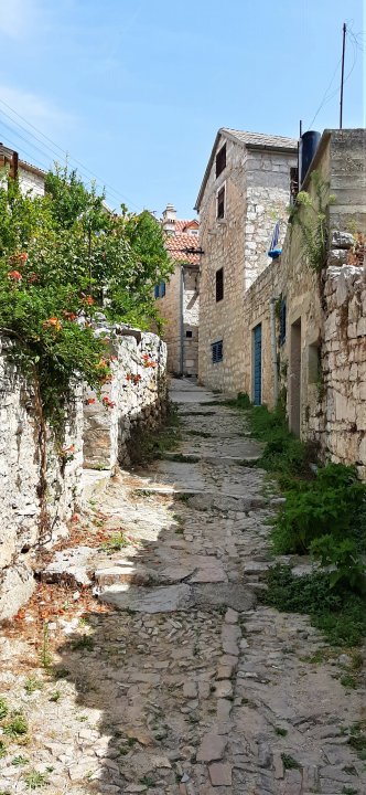 Dalmatien: Sepurine Insel Prvic > uralte Gasse
