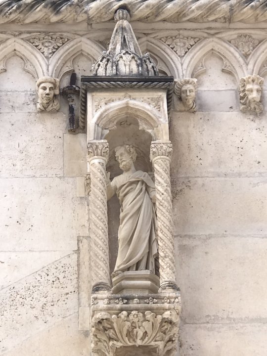 Dalmatien: SIBENIK > Dom > Figuren an der Fassade