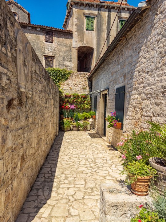 Dalmatien: SIBENIK > kleine Gasse